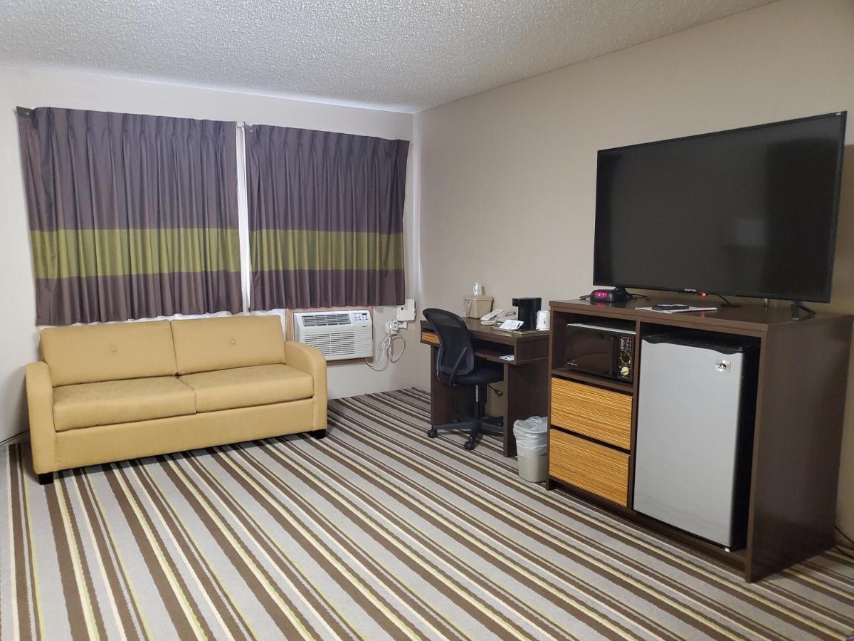 Super 8 By Wyndham Hotel