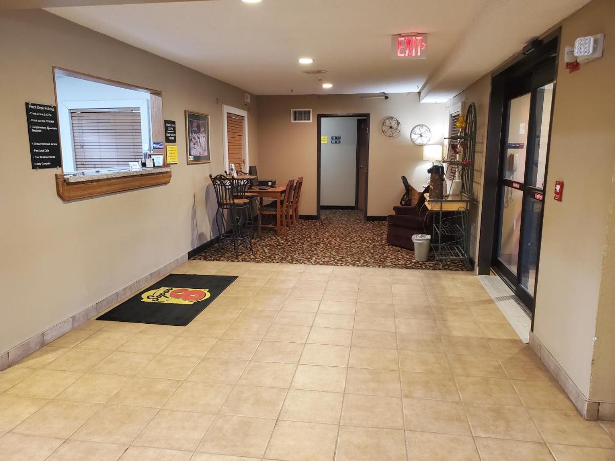 Super 8 By Wyndham Hotel 2*