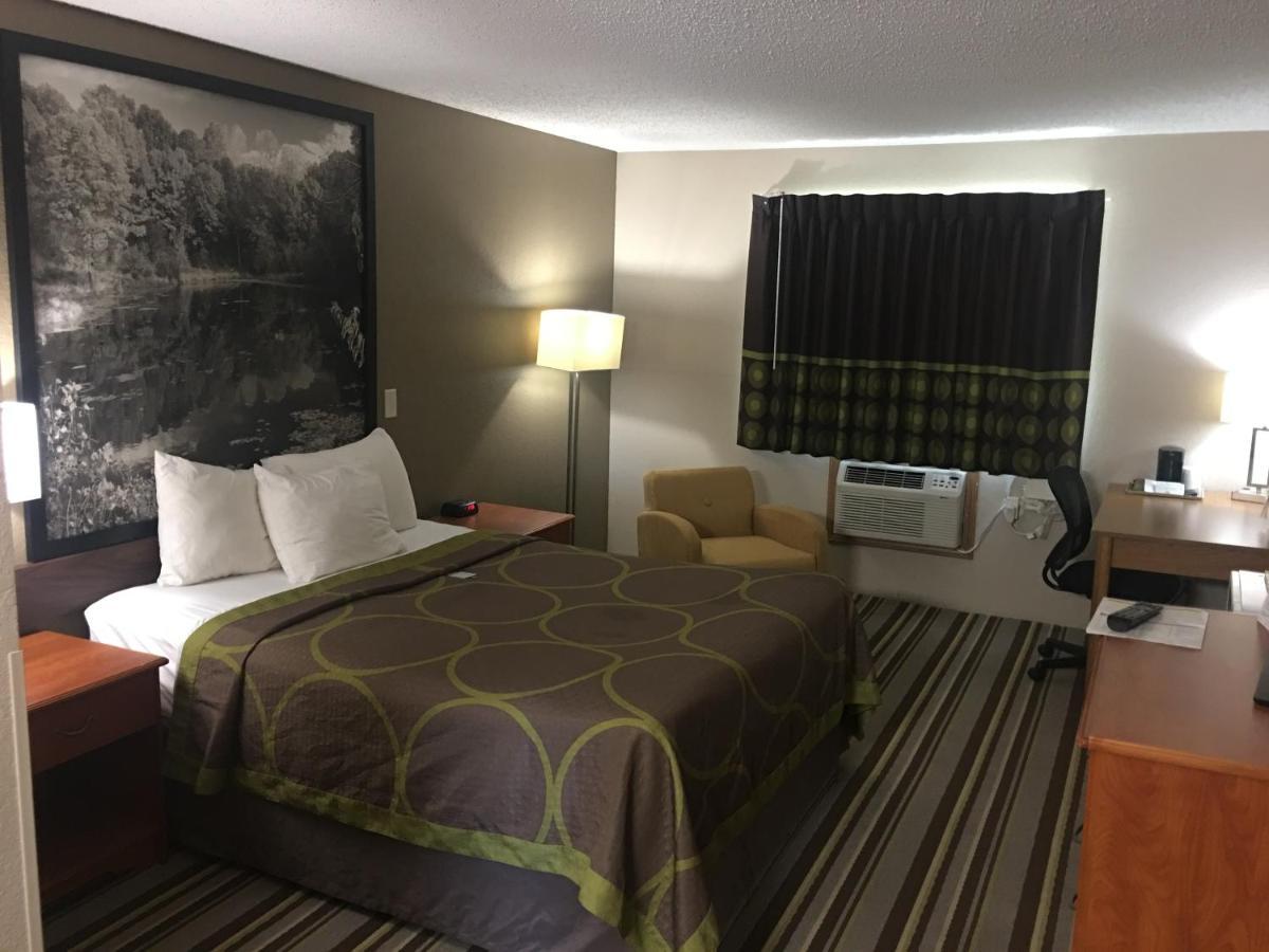 Super 8 By Wyndham Blue Earth