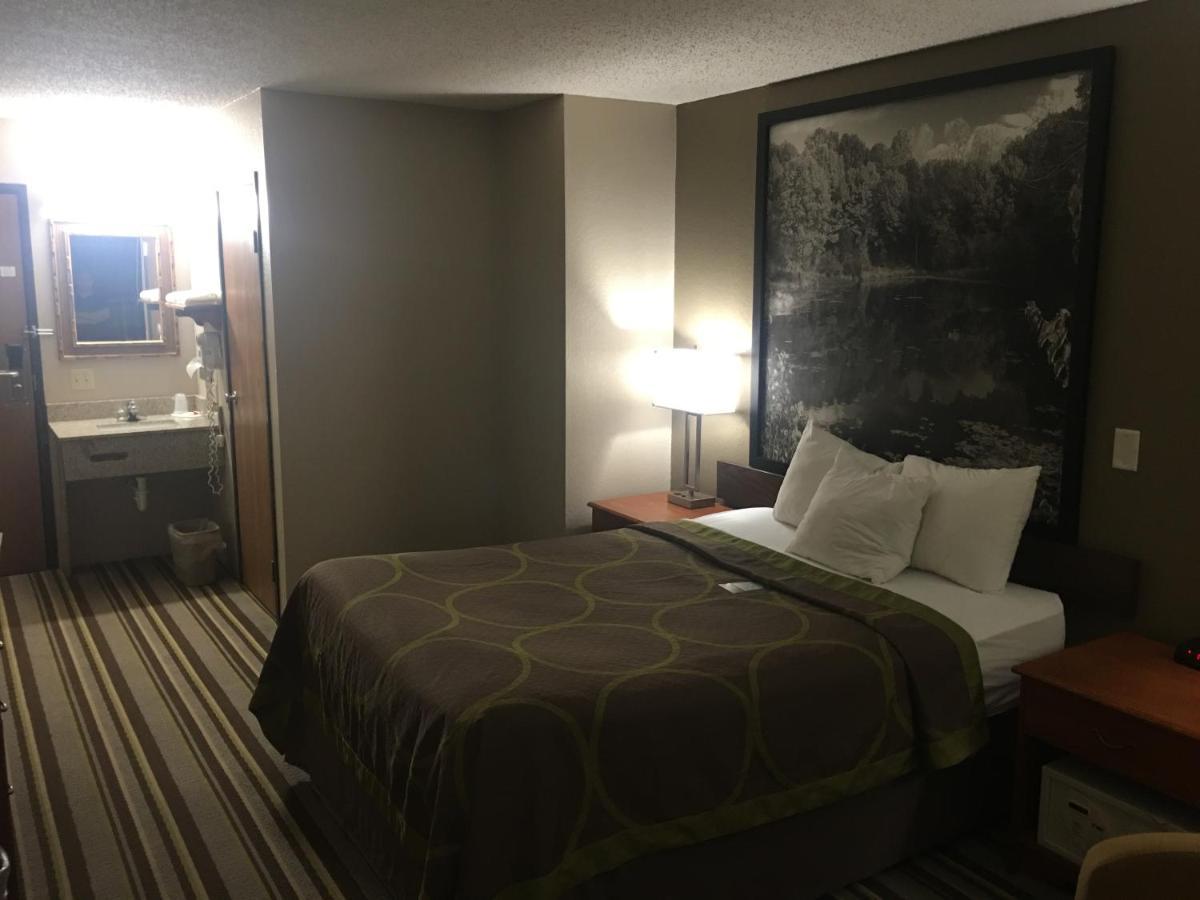 Super 8 By Wyndham Hotel 2*