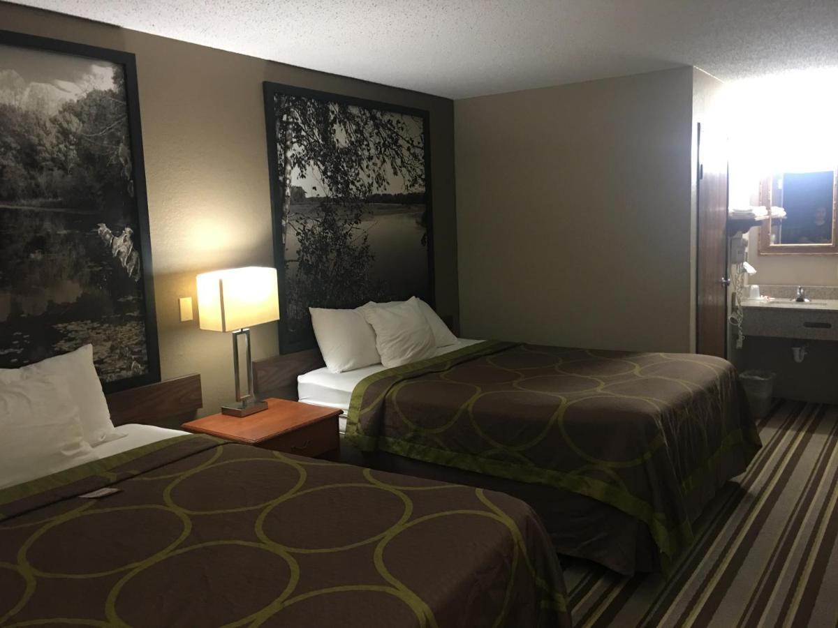 Super 8 By Wyndham Hotel